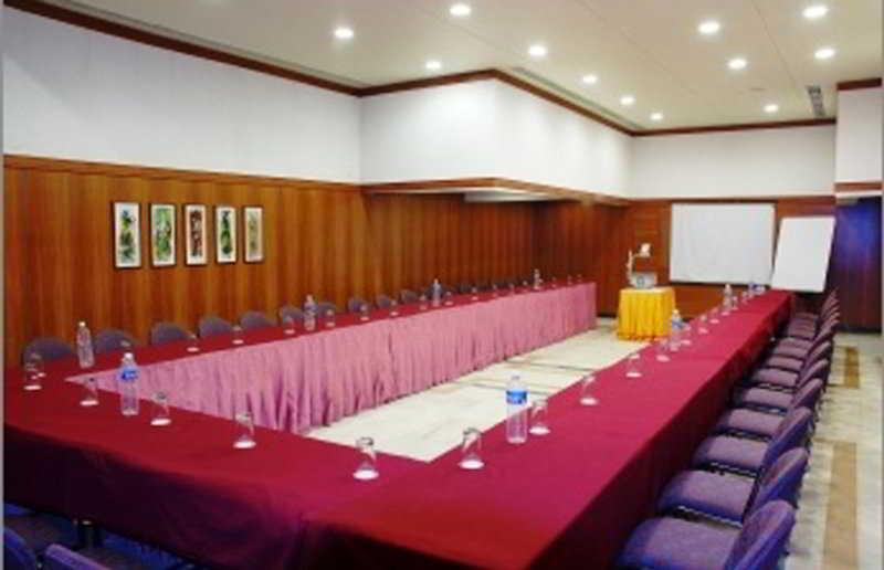 Comfort Inn President Near Ahmedabad Junction Station Экстерьер фото
