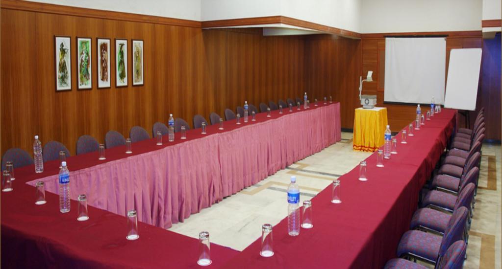 Comfort Inn President Near Ahmedabad Junction Station Экстерьер фото