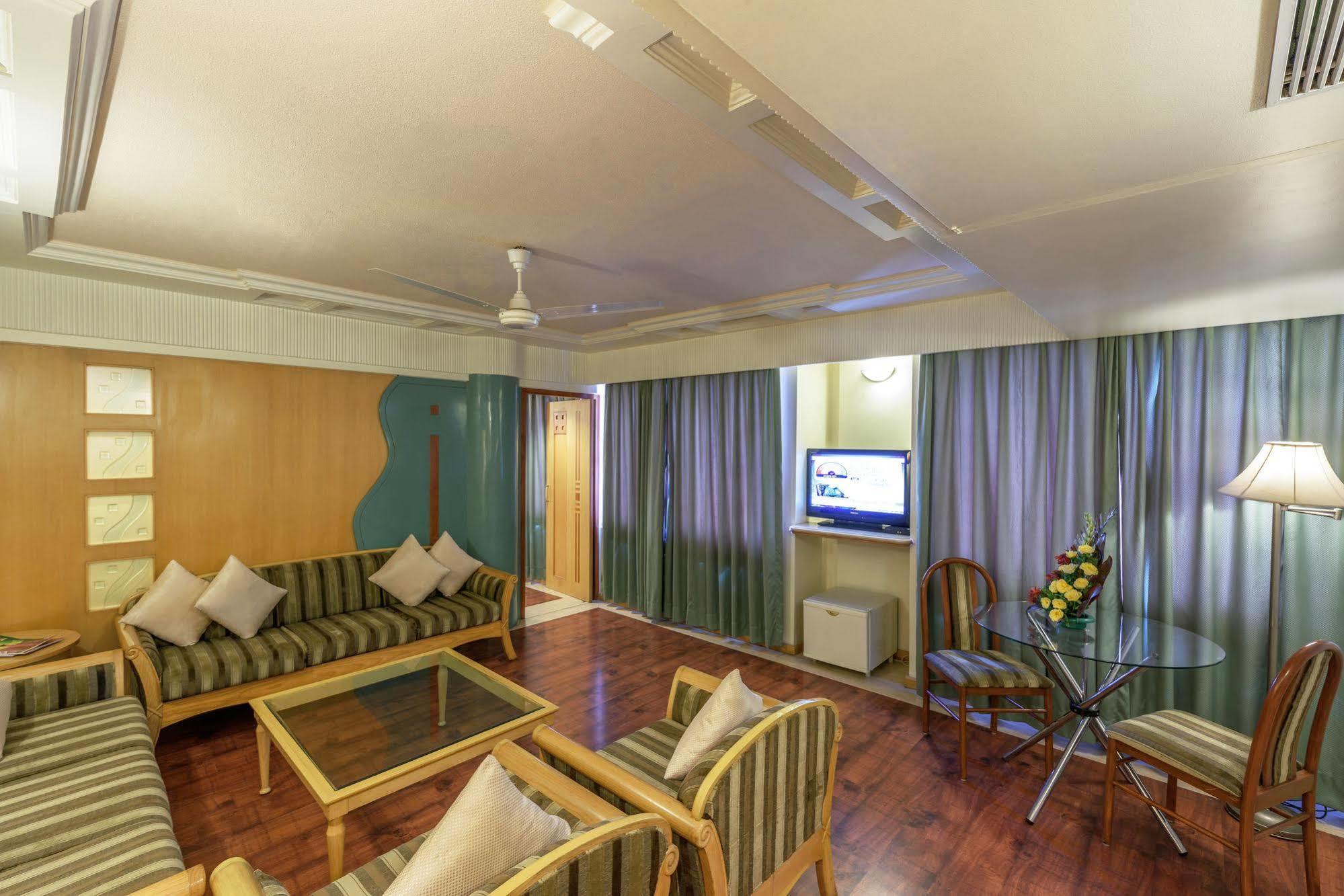 Comfort Inn President Near Ahmedabad Junction Station Экстерьер фото
