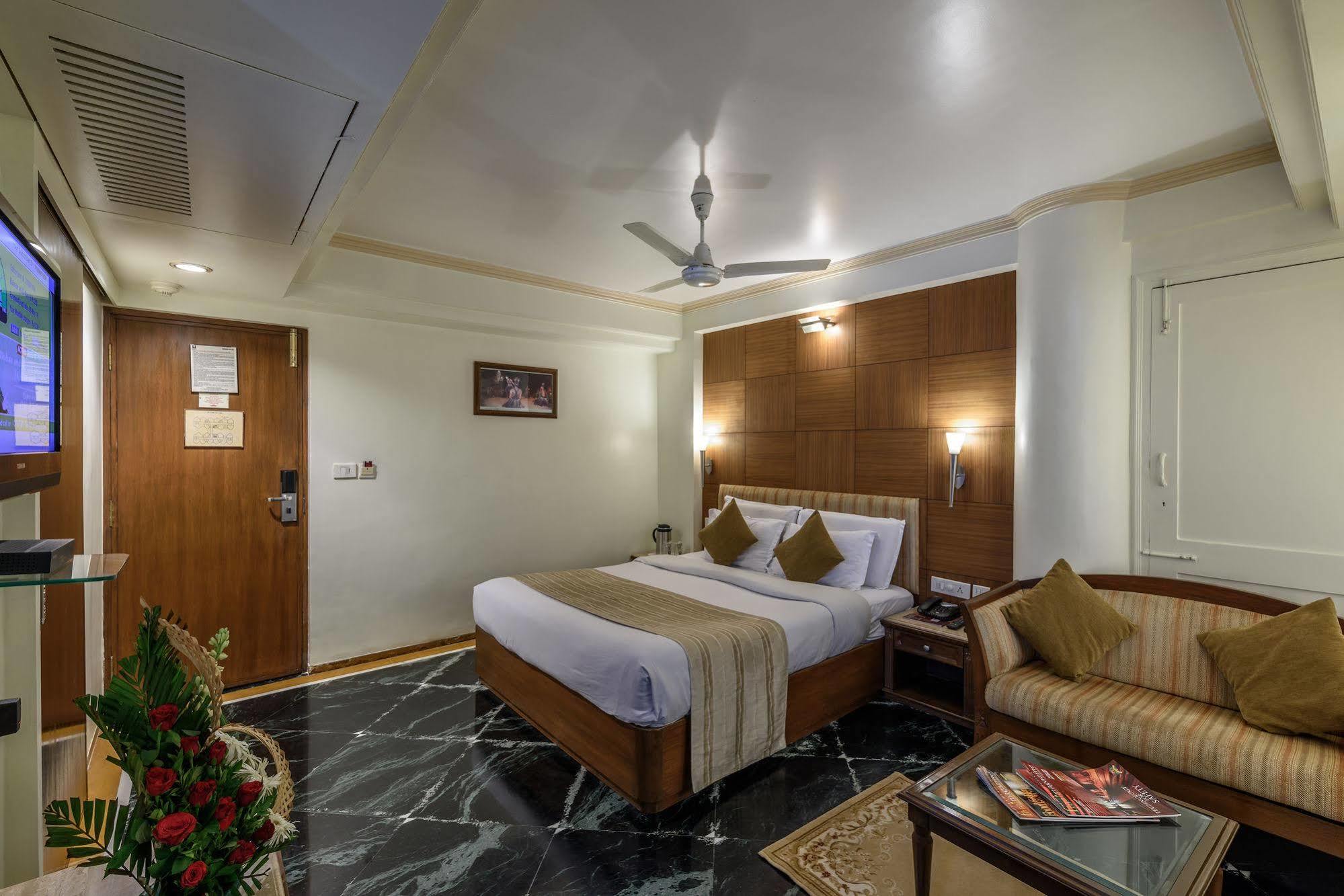 Comfort Inn President Near Ahmedabad Junction Station Экстерьер фото